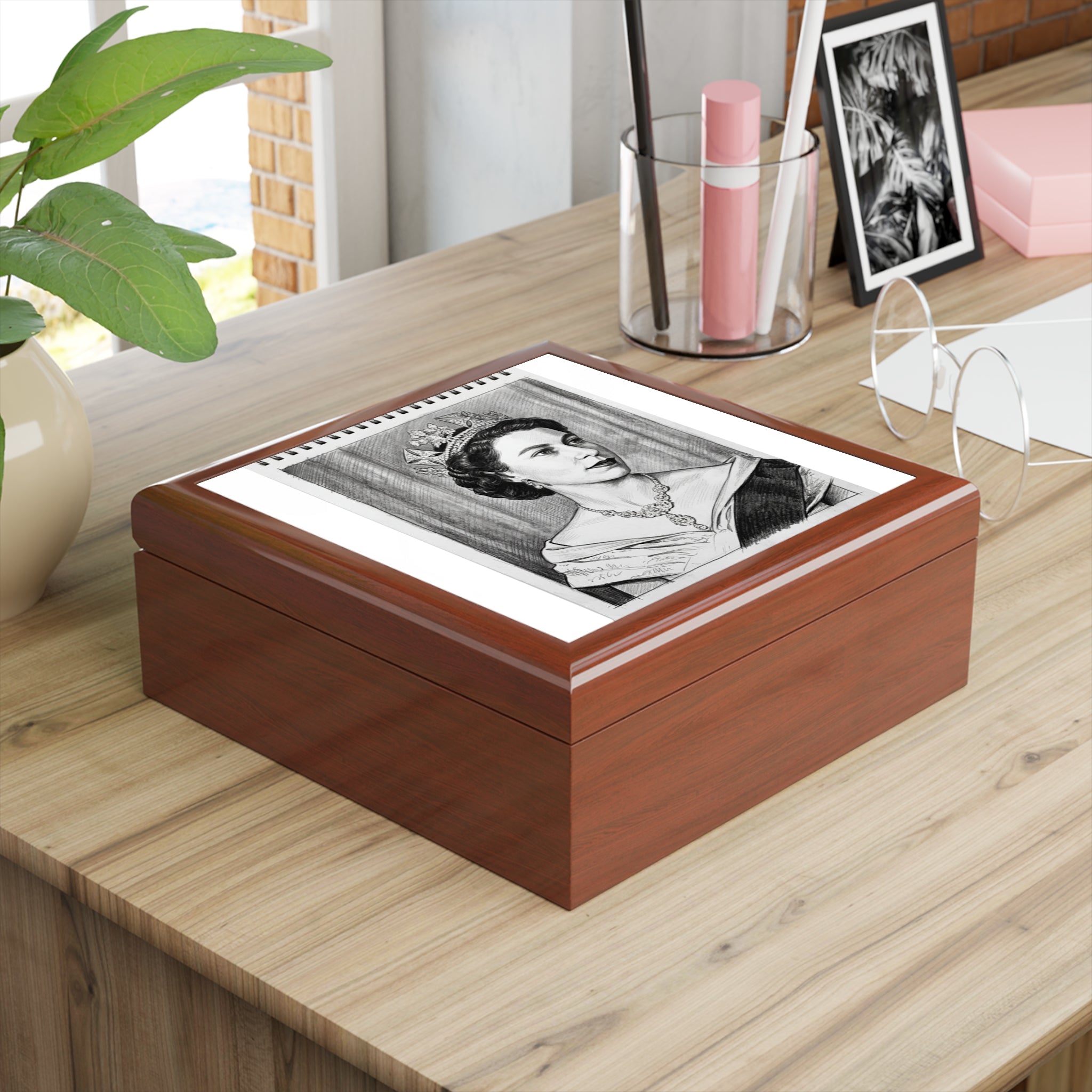 Her Majesty Wood Trinket Box